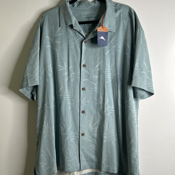 Tommy Bahama Other - Tommy bahama slik leaf Hawaiian button down shirt size xxL new